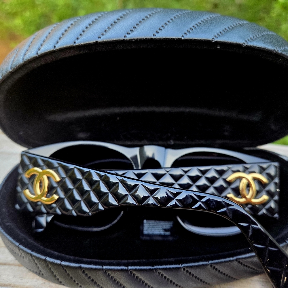 CHANEL Black CC Sunglasses - Picture 3 of 5